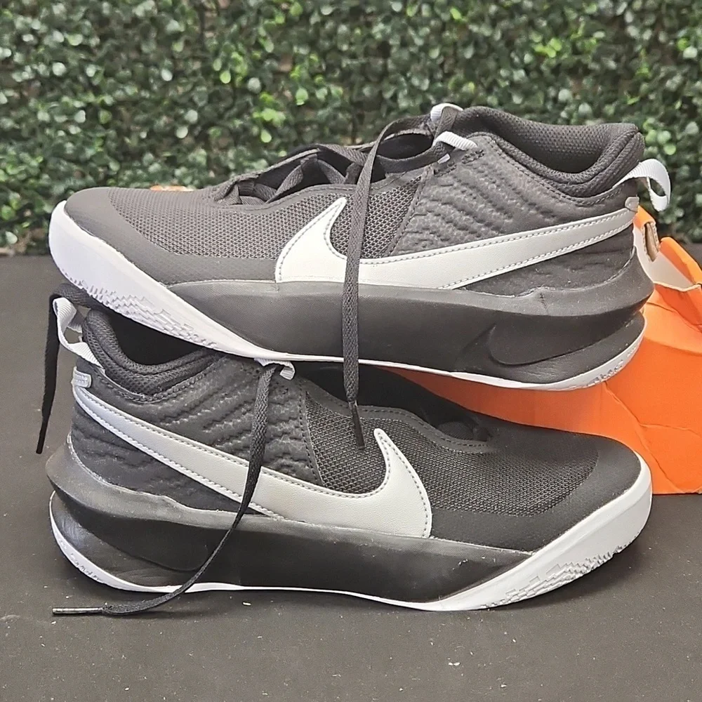 Nike Team Hustle D 10